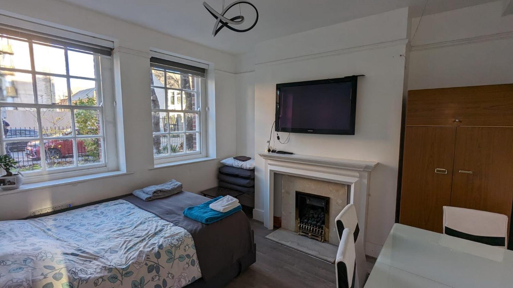 Cozy In A 3-bed Flat! Londra